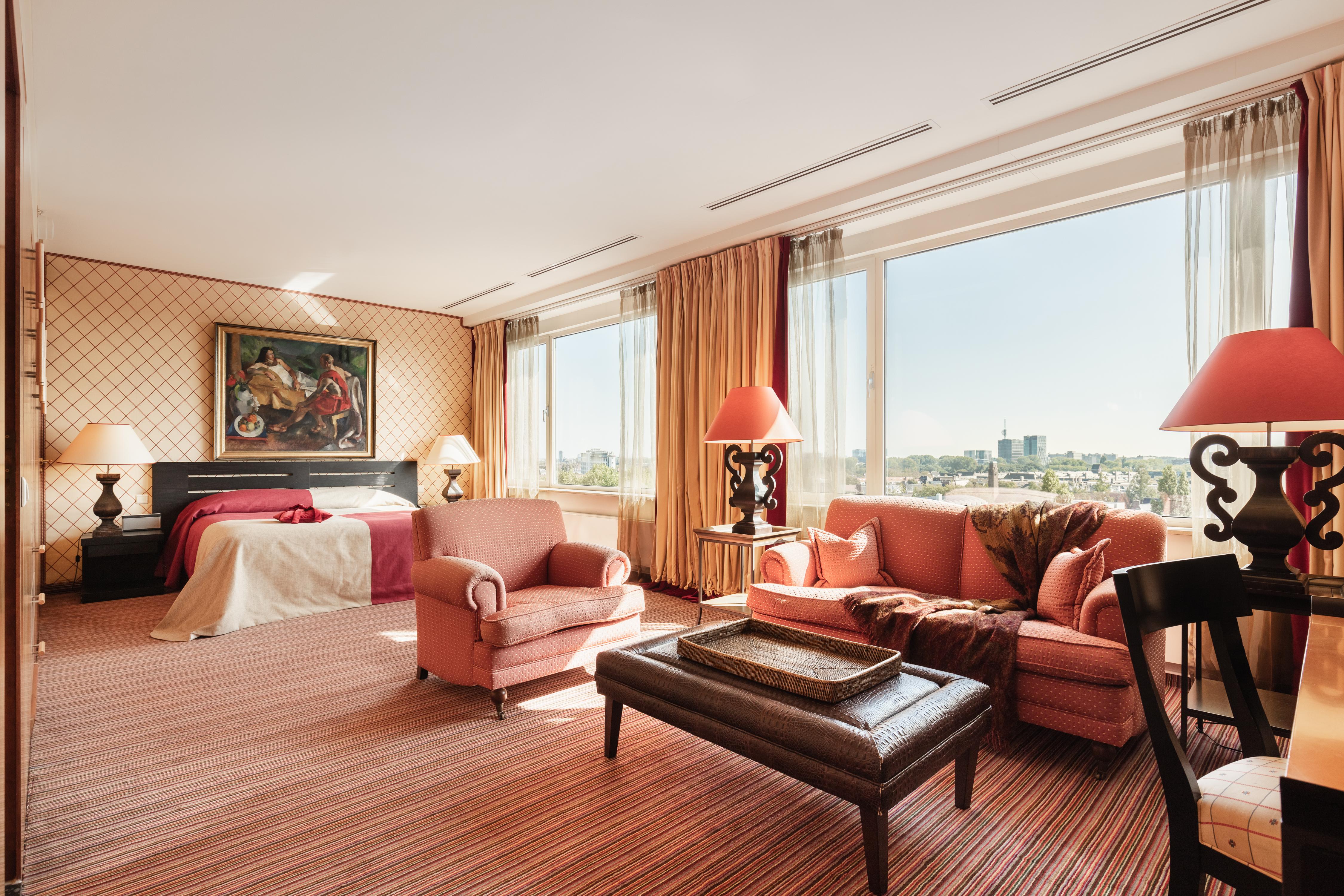 Hilton Amsterdam Hotel Exterior photo A suite at the Hotel InterContinental Madrid