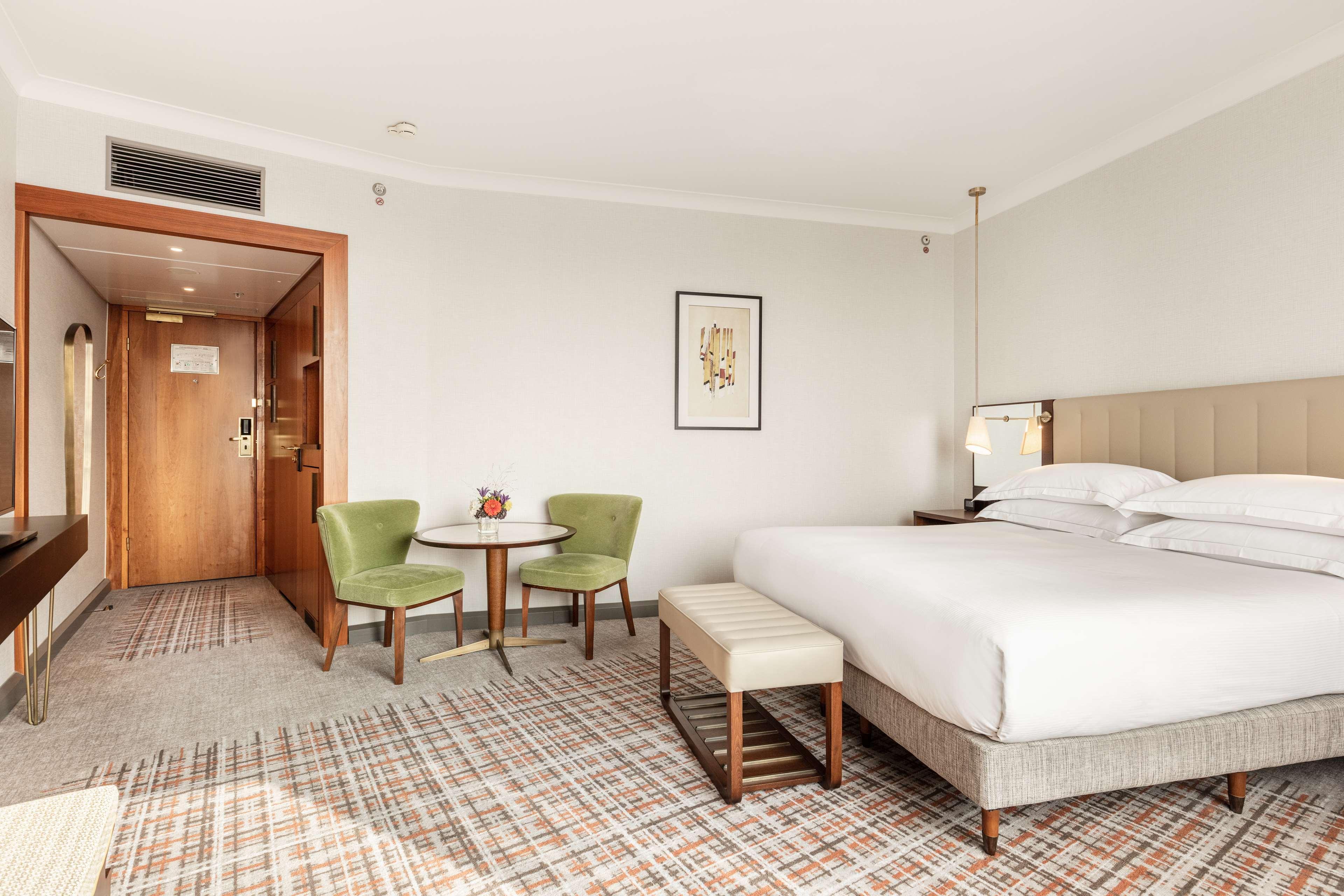 Hilton Amsterdam Hotel Exterior photo A room at the hotel