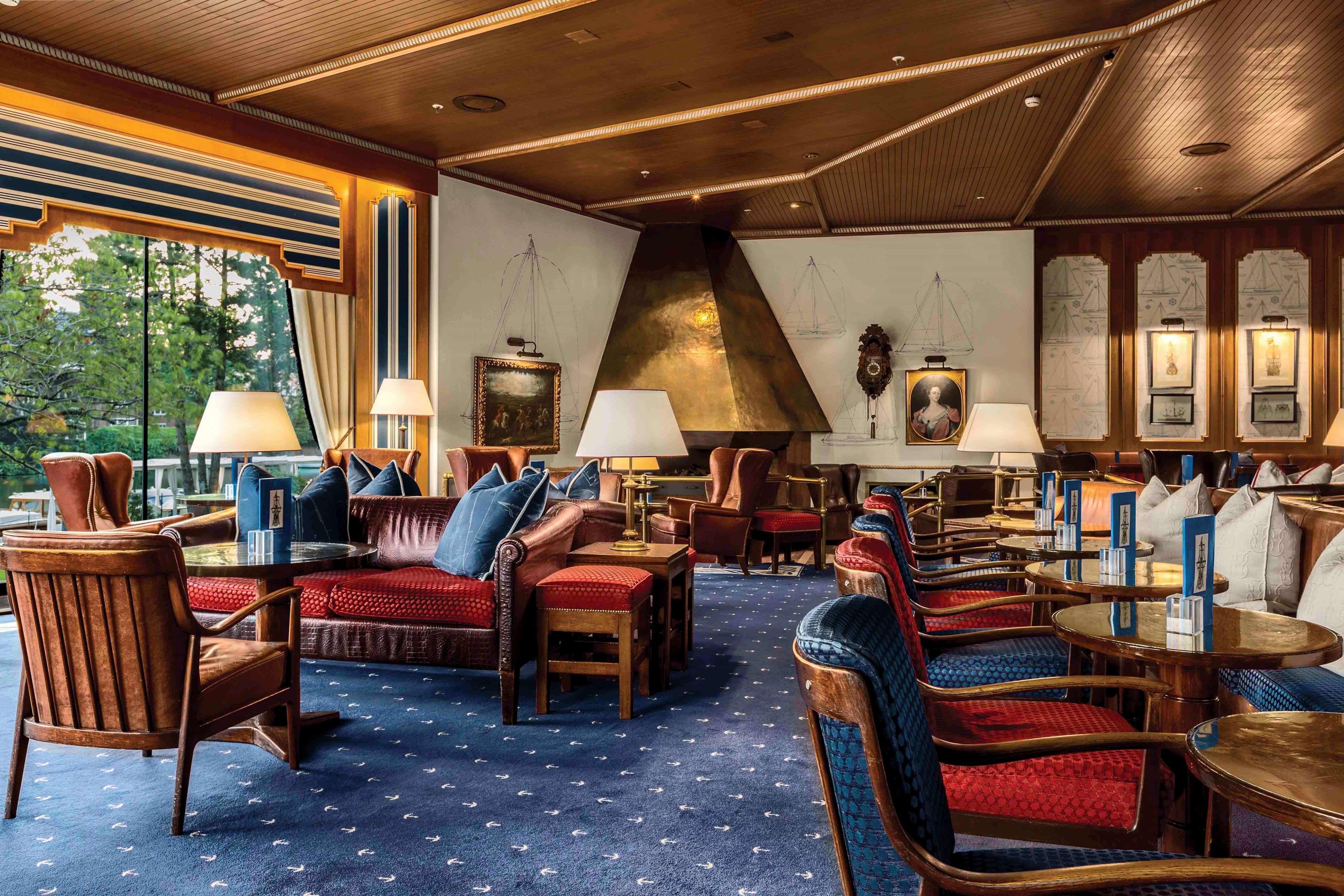 Hilton Amsterdam Hotel Exterior photo The lounge at the Swiss Executive Club