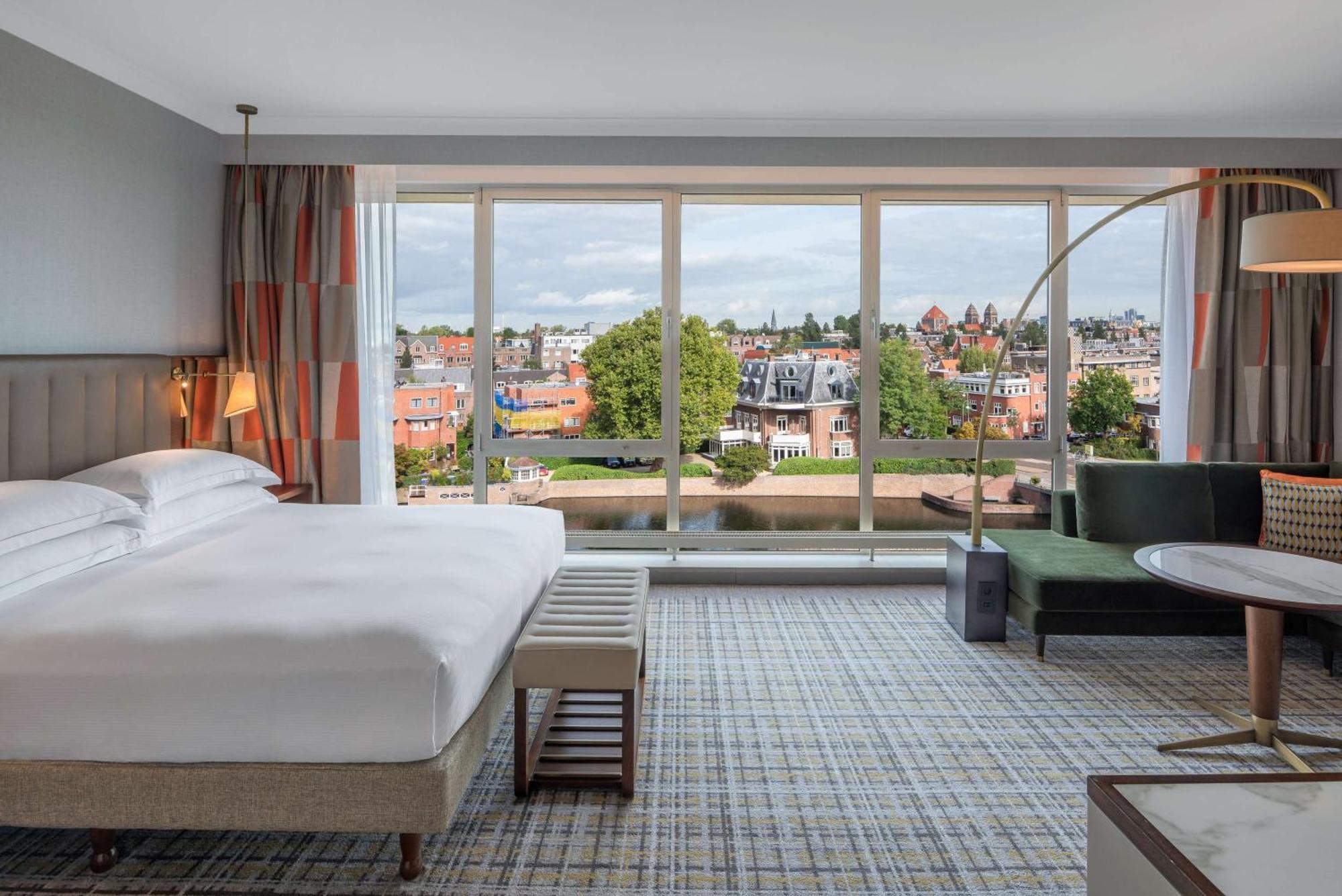 Hilton Amsterdam Hotel Exterior photo A room at the hotel