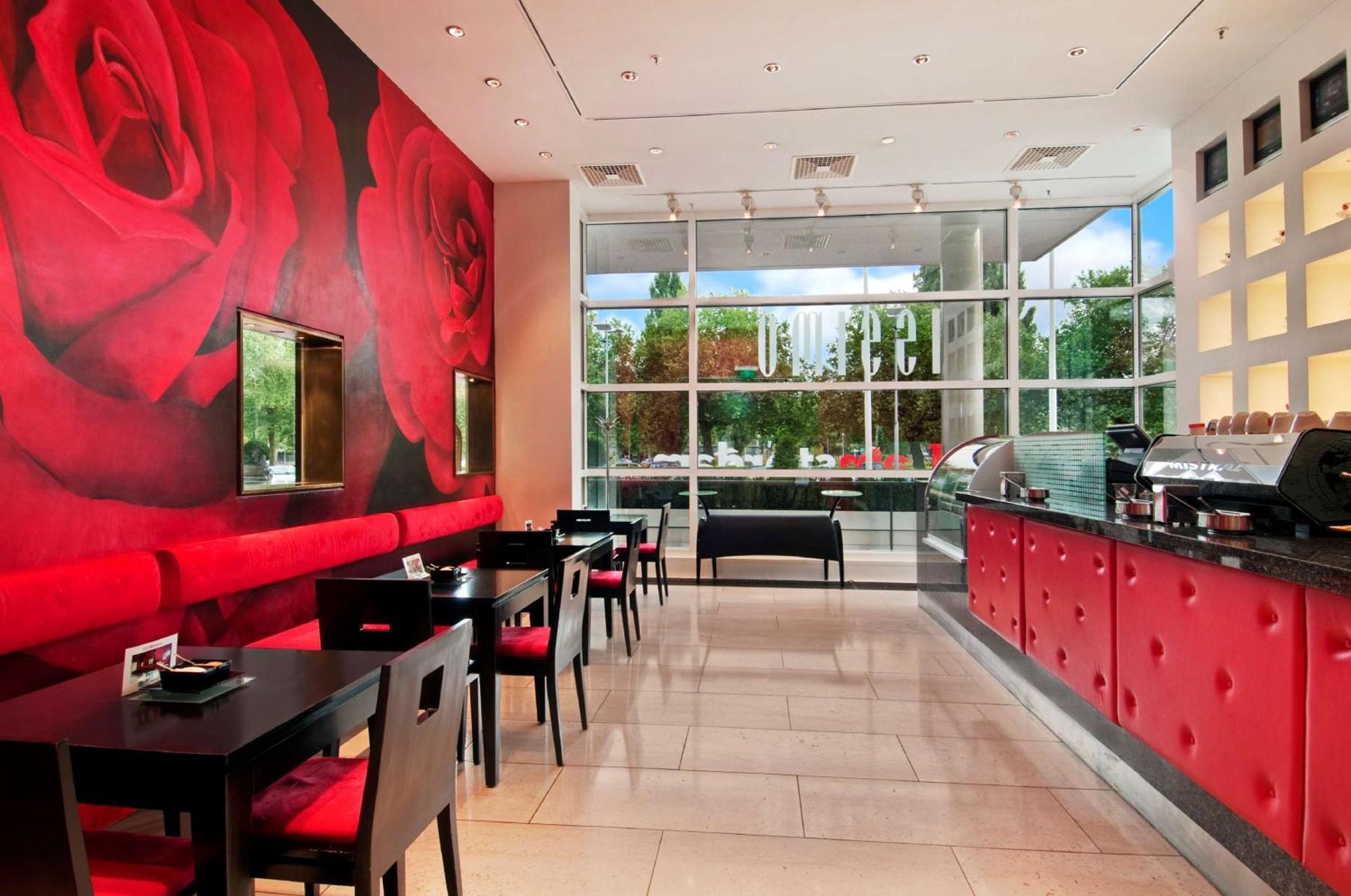 Hilton Amsterdam Hotel Exterior photo The interior of a typical Häagen-Dazs store