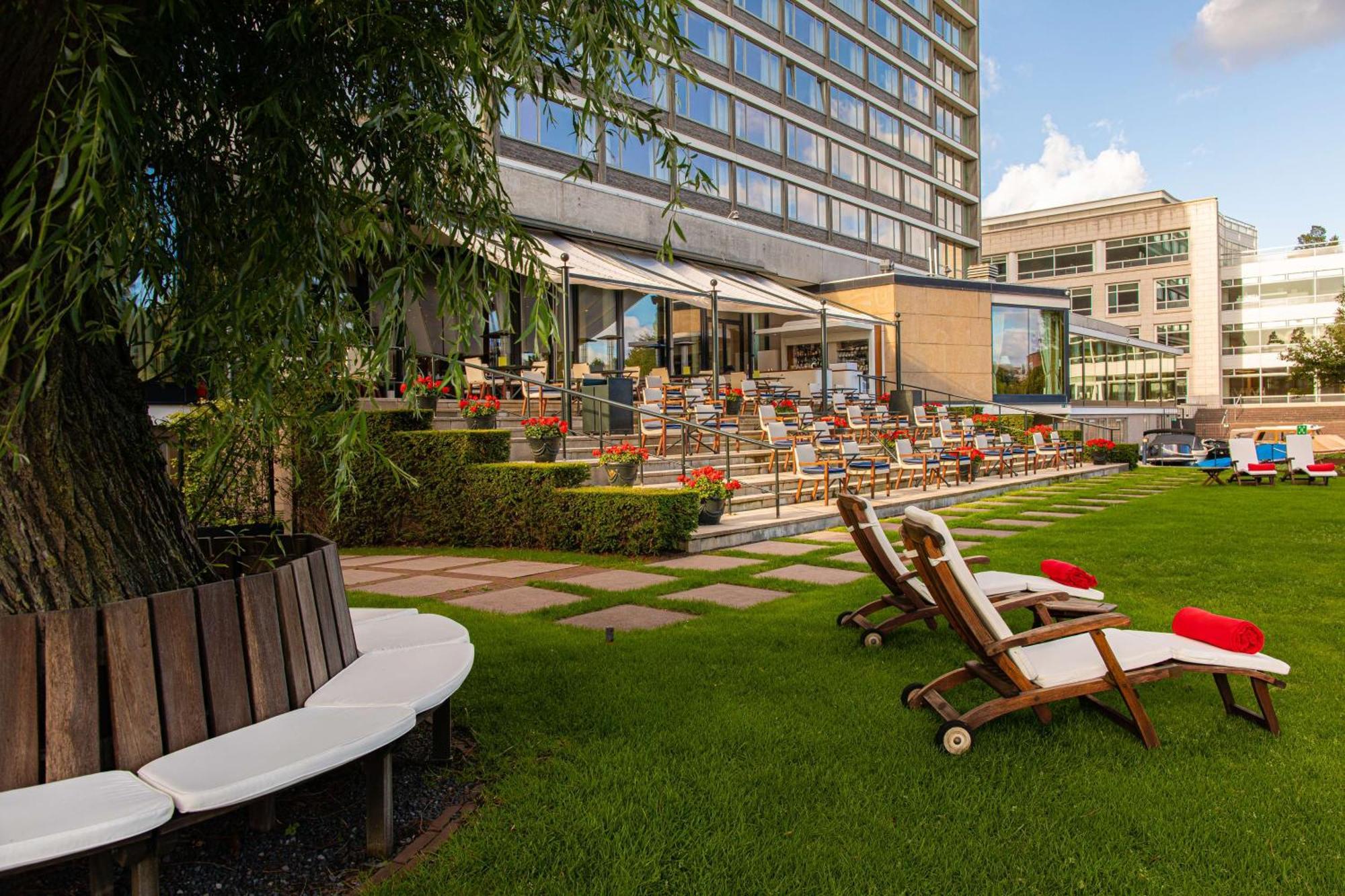 Hilton Amsterdam Hotel Exterior photo The garden